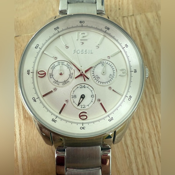 Fossil Brenna ladies oversized silver tone stainless steel watch NEW BATTERY - Picture 1 of 10